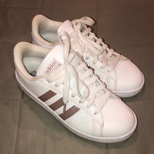 ADIDAS
Women's Cloudfoam Advantage Stripe Sneaker